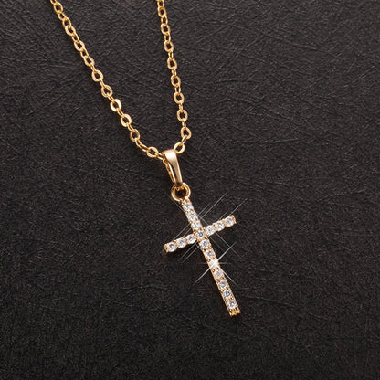 Cross Pendant Necklace With Moissanite