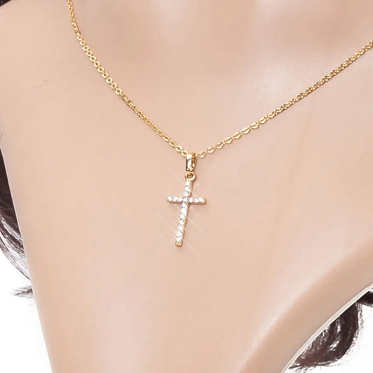 Cross Pendant Necklace With Moissanite