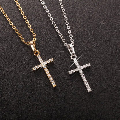 Cross Pendant Necklace With Moissanite